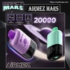 Dwa urządzenia do waporyzacji Airmez Mars — fioletowy model z motywem kosmicznym i model miętowo-zielony — unoszą się na ciemnym, futurystycznym tle z brandingiem Airmez Mars, posiadają ikony podwójnej cewki siatkowej, tryb ‘Skok na Marsa (wzmocniony)’ i wciągające oglądanie 360°, pogrubiony tekst z odczytem 2000 PUFFS i mały adres URL strony internetowej.
