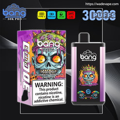 Wegwerpvape met paars gradiënt en bijpassende doos voor 'Bang 30K Pro', beide met een kleurrijke druipende schedelillustratie, smaaktekst (Purple Rain - Strawberry Raspberry - Cherry Ice), voorzien van pictogrammen en een prominent nicotinewaarschuwingspaneel.