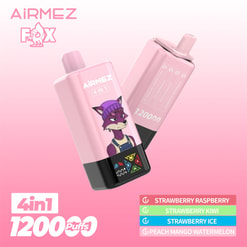 Dwa różowe jednorazowe urządzenia do waporyzacji 4 w 1 AiRMEZ Fox na różowym gradientowym tle z rysunkowym fioletowym lisem w czapce, widocznymi etykietami '12000 puffów' i '4w1' oraz oznaczoną kolorami listą smaków: truskawka malina, truskawka kiwi, lód truskawkowy i arbuz brzoskwiniowo-mango.