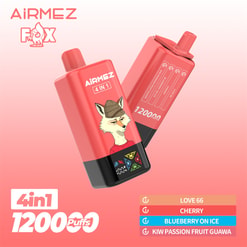 Dwa koralowo-czerwone jednorazowe urządzenia do waporyzacji 4 w 1 AiRMEZ Fox z animowanym lisem w czapce, etykietą '12000 zaciągnięć' i panelem z listą czterech smaków — Love 66, Cherry, Blueberry on Ice i Kiwi Passion Fruit Guava — na dopasowanym różowym gradientowym tle.