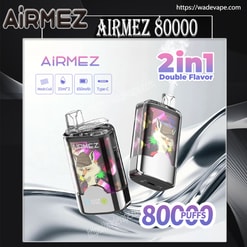 Twee glanzende rechthoekige AIRMEZ-vape-apparaten met een gestileerde vos die een hoed draagt op de panelen tegen een zilveren achtergrond, vergezeld van de merktekst 'AIRMEZ 80000', '2in1 Double Flavour', voorzien van pictogrammen voor mesh-spoel, 15 ml×2, 650mAh en Type-C, en een prominent '80000 puffs'-label.