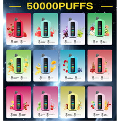 Plakat promocyjny z odważnym nagłówkiem '50000 PUFFS', przedstawiający dwanaście kolorowych prostokątnych urządzeń do waporyzacji ułożonych w siatkę, każde na innym gradientowym tle, którym towarzyszą ilustracje o smakach owocowych i małe ikony.